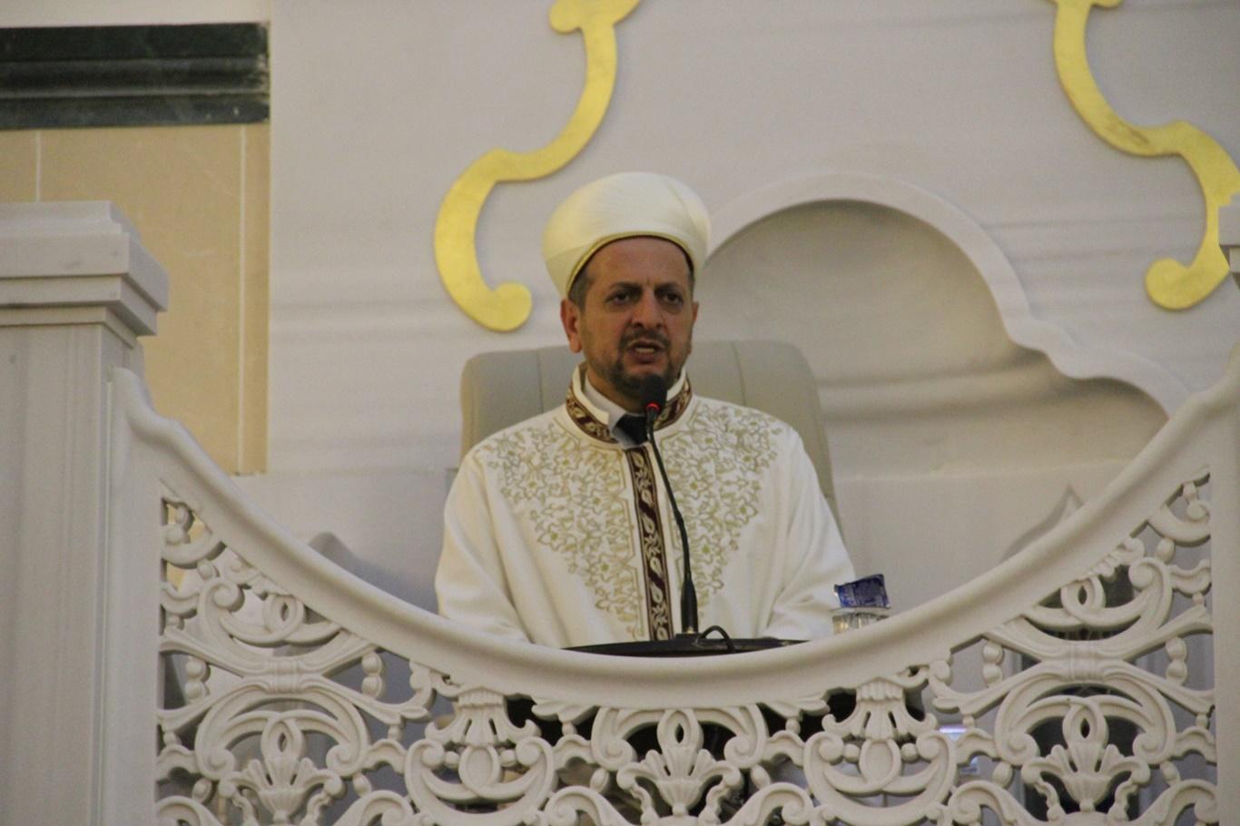 "Müslüman bir toplumda aileyi zayıflatacak hususlardan kaçınmalıyız"